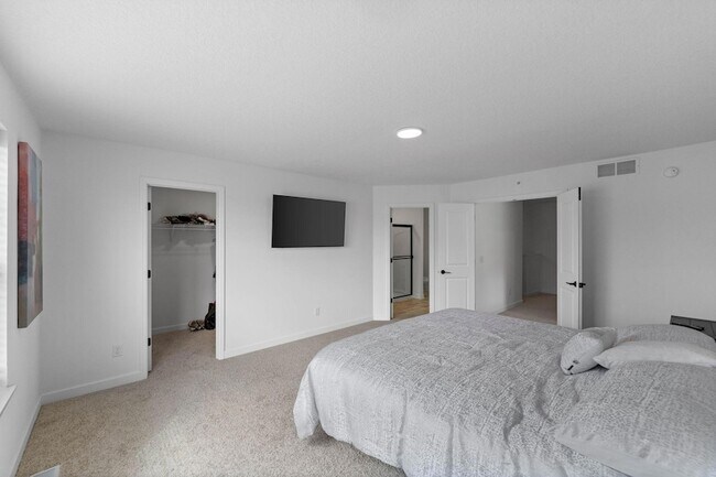 Building Photo - 985 Annagaire Curv