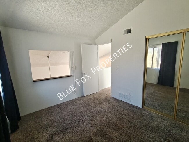 Building Photo - 880 E Peppergrass Ln