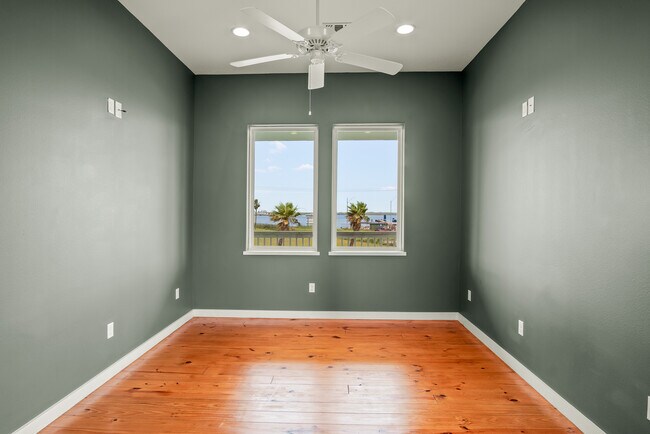 Building Photo - 100 Port Isabel St