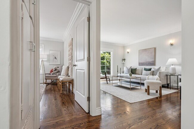 Building Photo - Beautiful 3 Bedroom 2 Bathroom Single Fami...