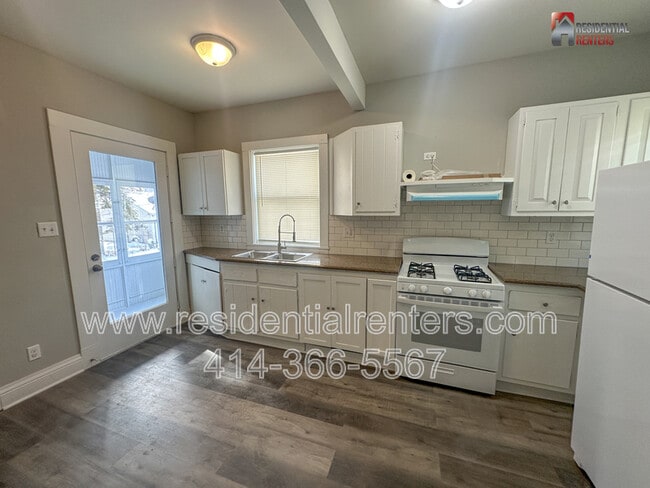 Building Photo - 3147 N Richards St