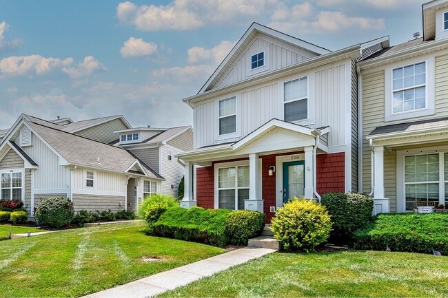 Building Photo - Gorgeous Updated 3 Bed 2.5 Bath Home w/2 C...