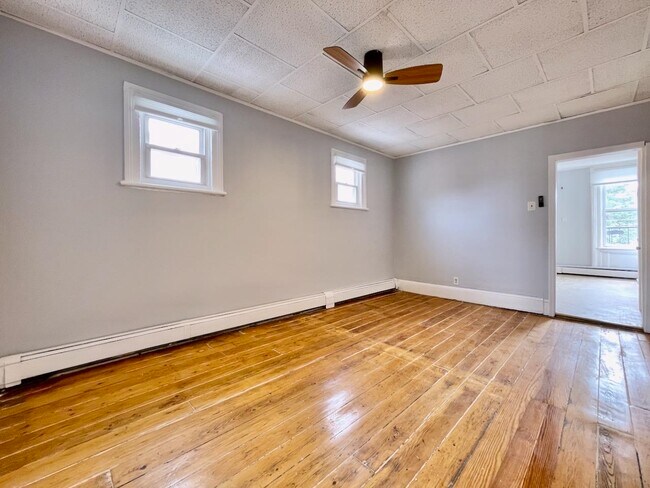 Building Photo - 259 3rd St
