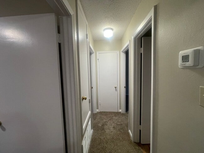 Building Photo - Don’t Miss Out! Move in Ready!