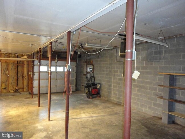 Building Photo - 814 Rustic Ln