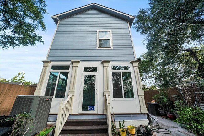 Building Photo - 1420 E 31st St