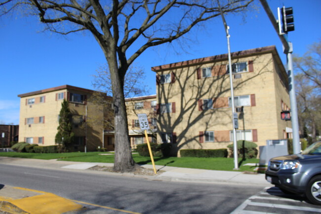 Building Photo - 9207 Skokie Blvd