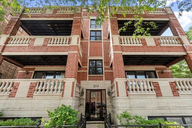 Primary Photo - 5254 N Ashland Ave