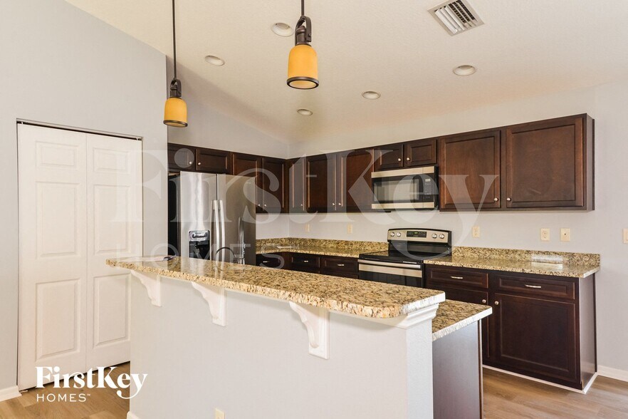 Building Photo - 92 Stanford Rd