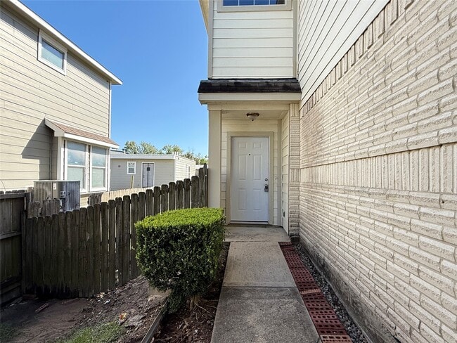 Building Photo - 2524 Chamberlain St