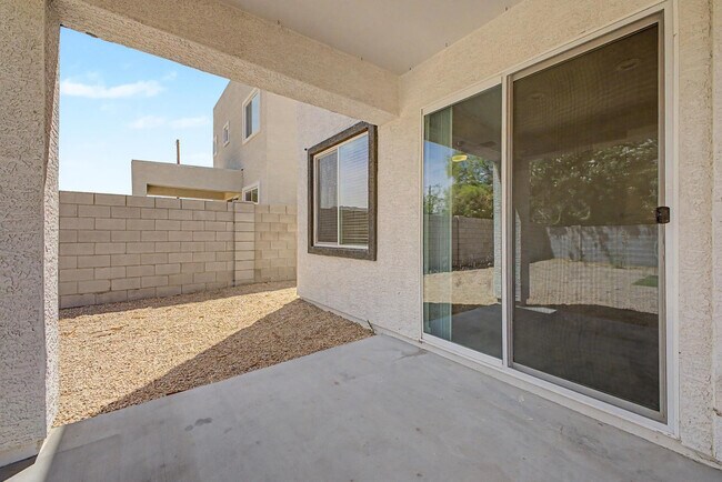 Building Photo - 136 W Latona Rd