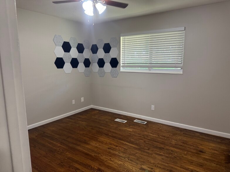 Building Photo - 509 Majestic Dr