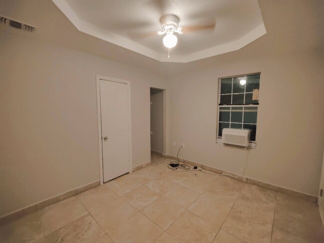 Building Photo - 2803 Pompeii St