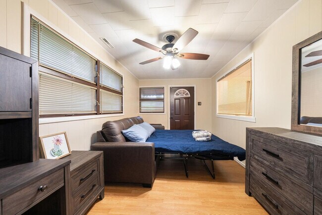 Building Photo - 234 N Hamilton St