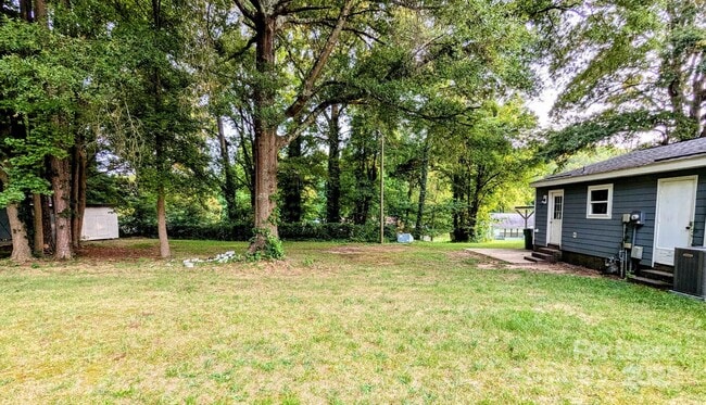 Building Photo - 407 Stirrup Ct
