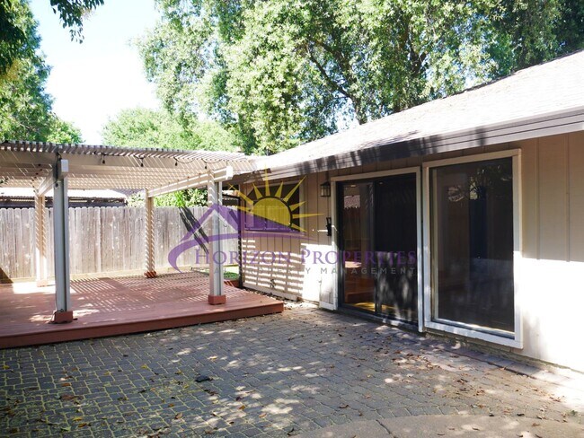 Building Photo - Remodeled 3 Bed 2 Bath 1,595 Sq Ft Fair Oaks Home