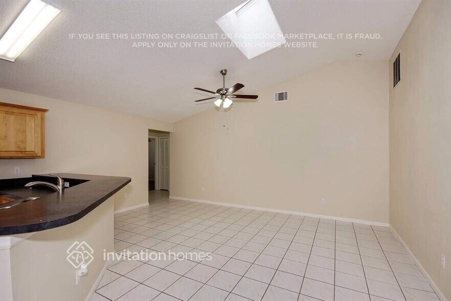 Building Photo - 266 Stillwater Dr