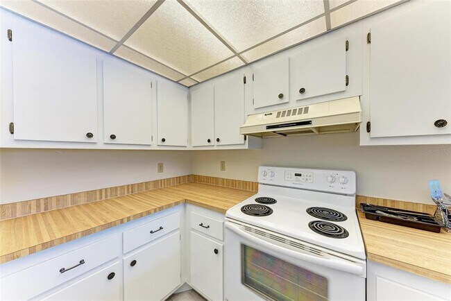 Building Photo - 425 30th Ave W