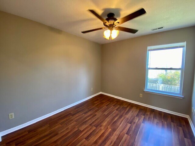 Building Photo - Stunning 3 Bedroom/3 Bath Home in Noblesville
