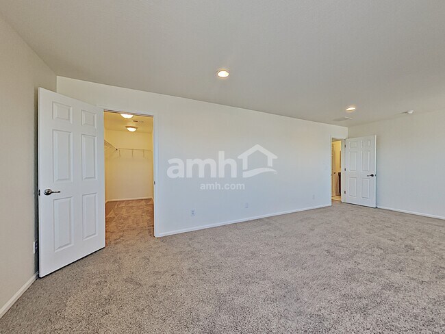 Building Photo - 816 Ponderosa Ln