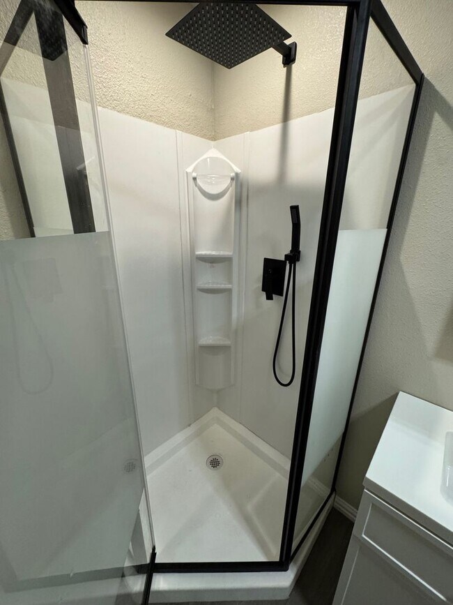 Building Photo - 5303 Shady Oak Cir