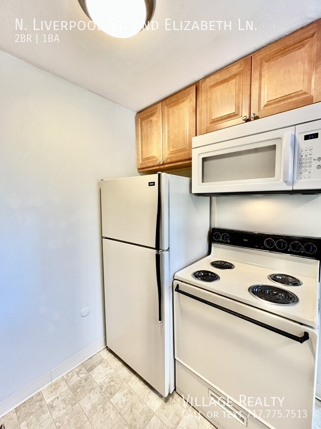 Building Photo - Few Steps! Top floor! Affordable 2-Bed wit...