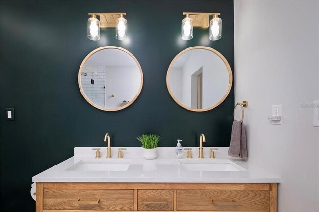 Building Photo - 1221 E Ida St