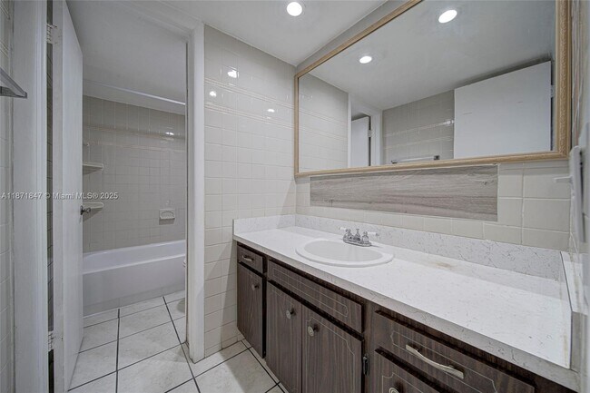 Building Photo - 10400 SW 108th Ave