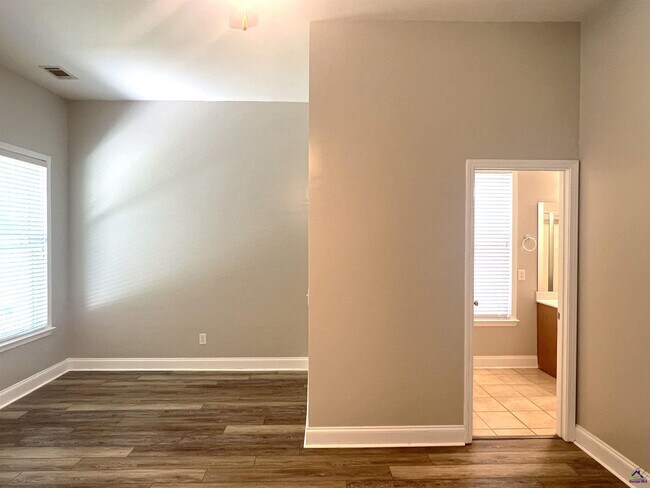 Building Photo - 760 Ivy Brook Way