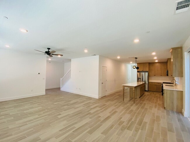 Building Photo - $2,295 + $100 Solar, Copper Ave. & Willow,...