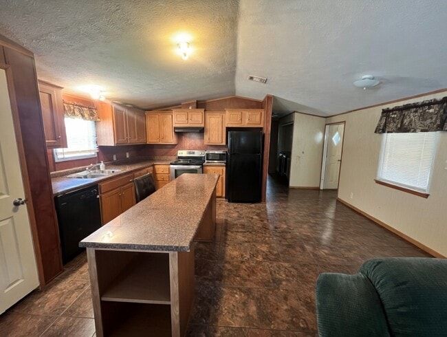 Building Photo - 818 Saints Haven