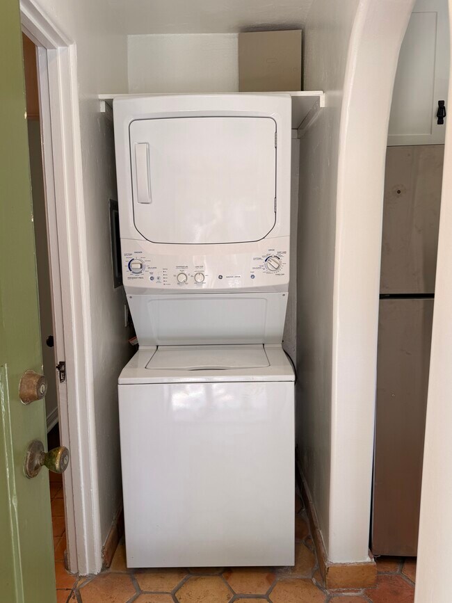 Building Photo - 939 Hammond St