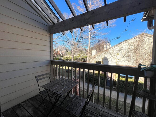 Building Photo - Two Stories, 2 Bedrooms 1.5 Baths Condo for Rent in Central Austin, Downtown, S Lamar and Hwy 290