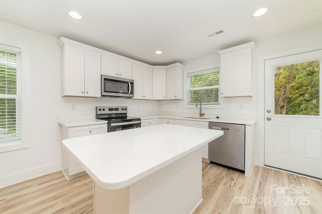 Building Photo - 213 Rosemont Ave