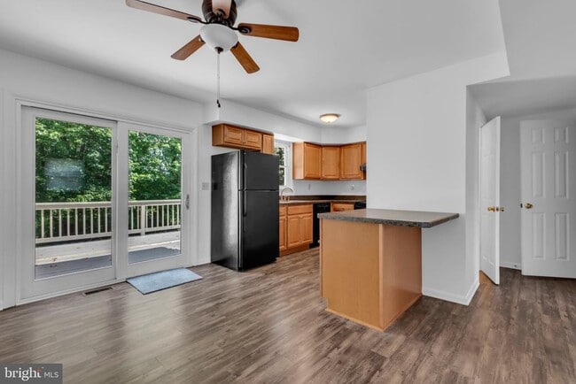 Building Photo - 651 Westphalia Ct