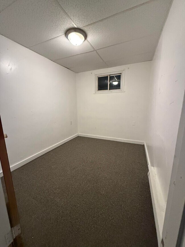 Building Photo - 123 W Walnut St