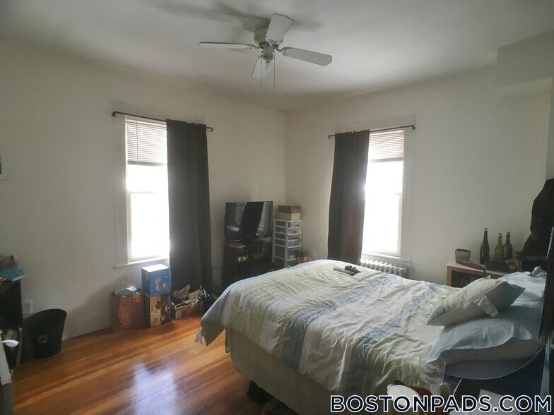 Building Photo - 140 Brooks St