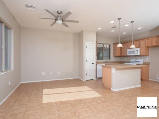 Building Photo - Move in ready