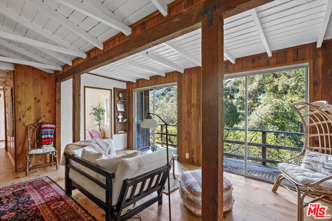 Building Photo - 764 Old Topanga Canyon Rd