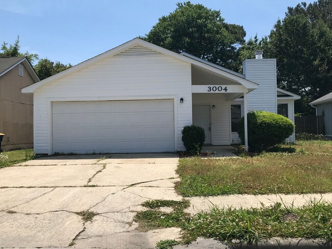 Primary Photo - Beautiful 3 Bedroom 2 Bathroom House Off o...
