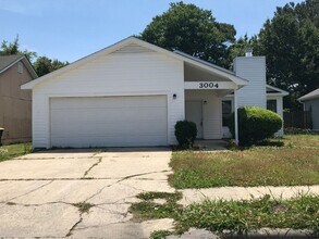 Building Photo - Beautiful 3 Bedroom 2 Bathroom House Off o...