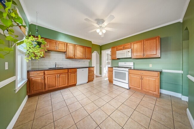 Building Photo - 95 Auckland St