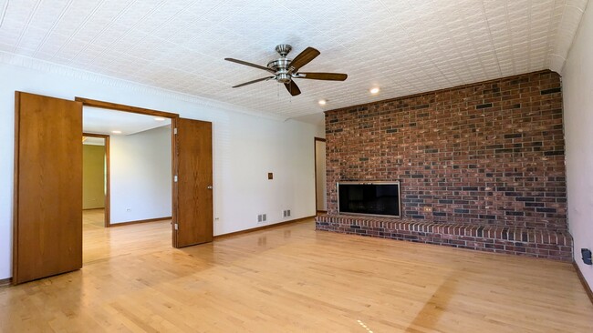 Building Photo - 12 Oneida Ln