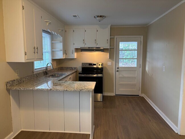 Building Photo - 3 BED, 1 BATH BRICK HOME LOCATED IN ASHEBORO