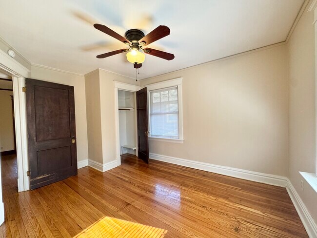 Building Photo - 811 E 39th St