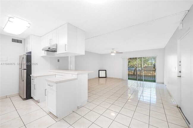 Building Photo - 7100 Fairway Dr