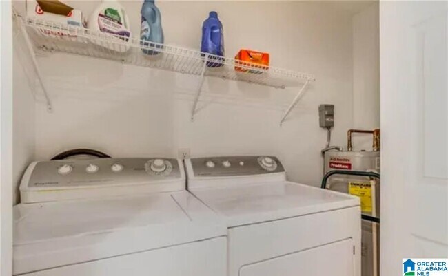 Building Photo - 210 15th St E