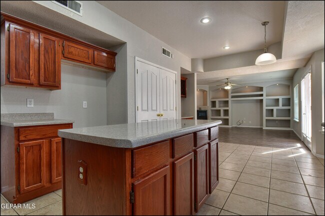 Building Photo - 3057 Tierra Mina Dr