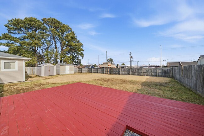 Building Photo - MODERN, meticulously maintained 4 bedroom/2 Bath Ranch - INCLUDES LANDSCAPING!