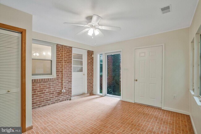 Building Photo - 709 Ellsworth Ave